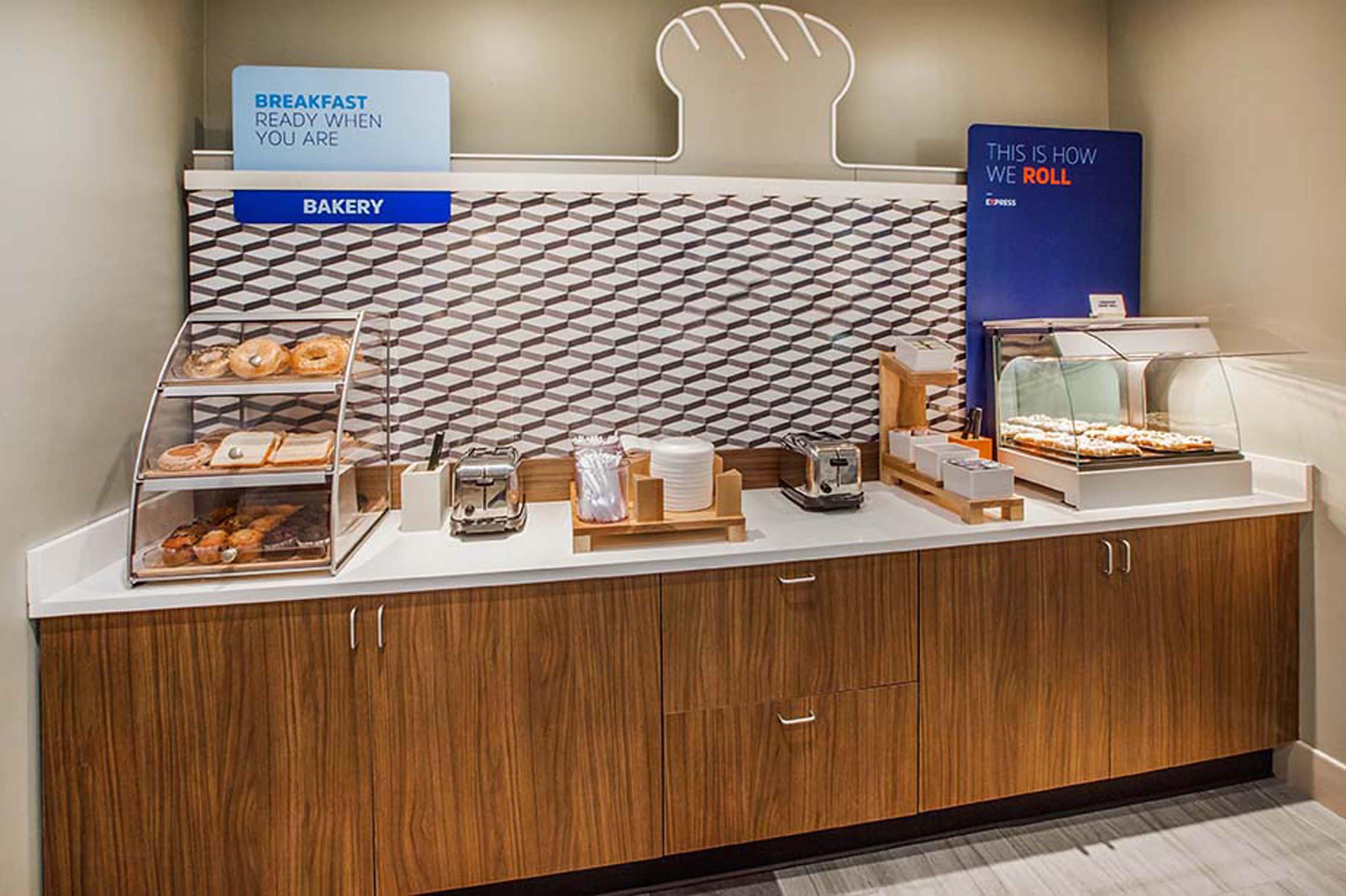 Holiday Inn Express & Suites Eureka By Ihg Экстерьер фото